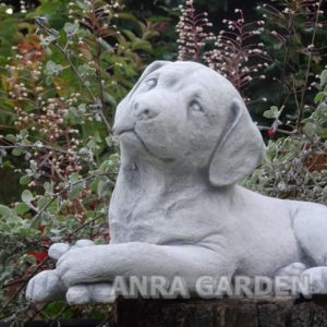 Figur eines Hündchen-Labradors