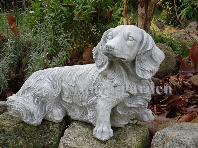Figure of the dog - long-haired neck