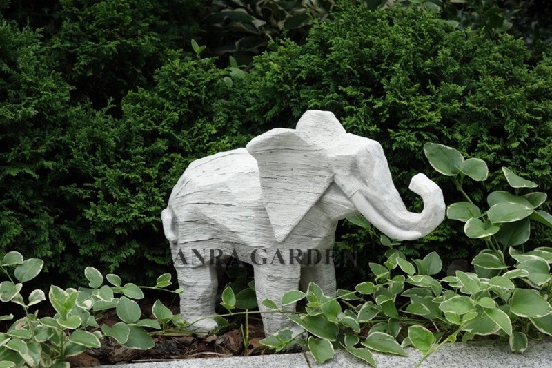 Dekofigur eines Elefanten, 30 cm