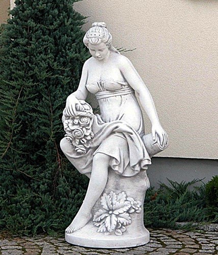 Figura betonowa - kobieta z kwiatami