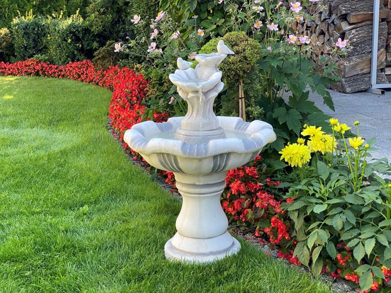 Fontanna ogrodowa z ptaszkami 107035